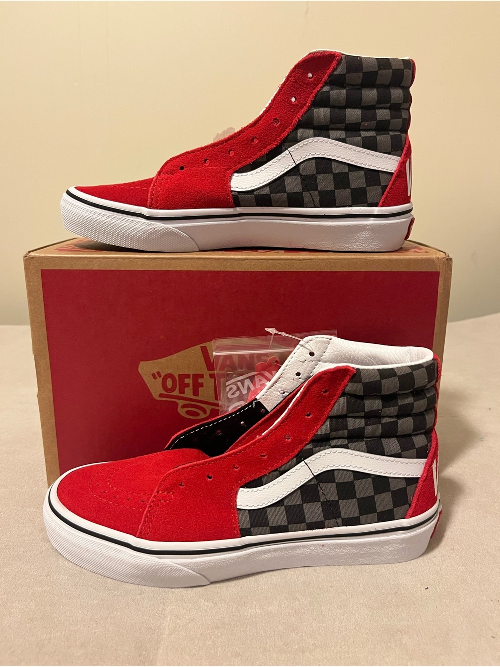 Vans Kids High-Top Checkerboard Sneakers in Red, Black & White Unisex Size 3 New